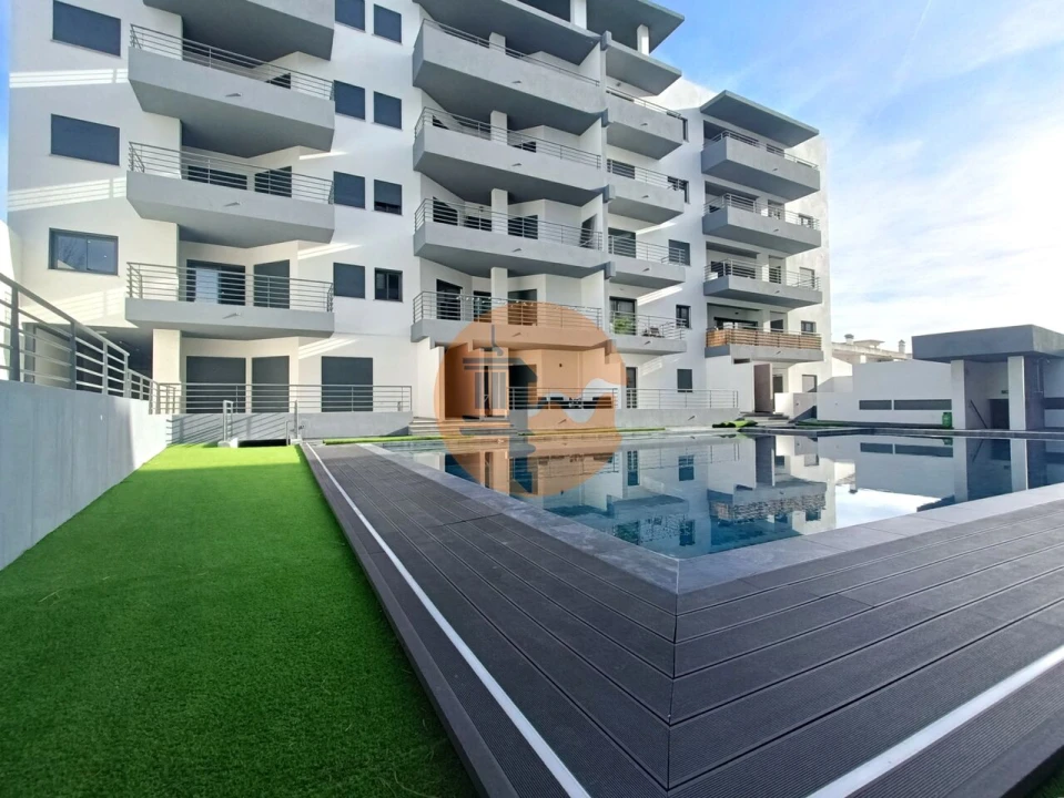 Apartamento T4 para Venda em Quelfes Foto 9