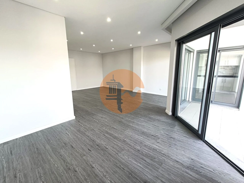 Apartamento T4 para Venda em Quelfes Foto 11
