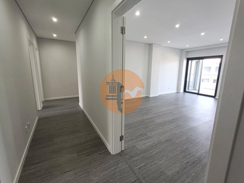 Apartamento T4 para Venda em Quelfes Foto 17