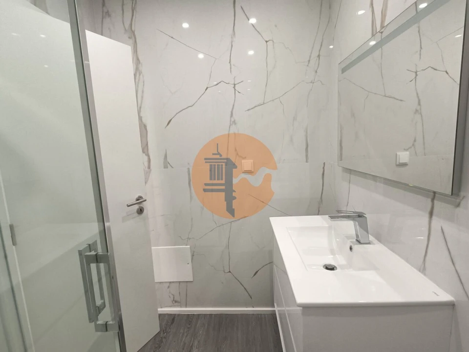 Apartamento T4 para Venda em Quelfes Foto 28