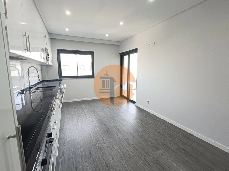 Apartamento T4 para Venda em Quelfes Foto 33