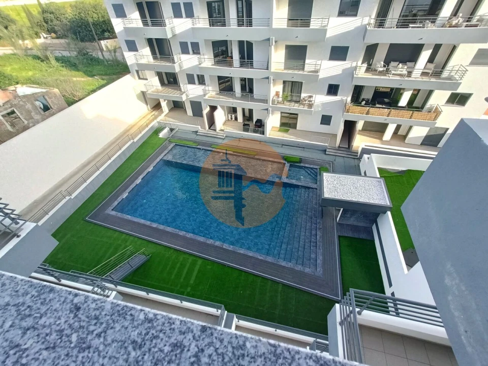 Apartamento T4 para Venda em Quelfes Foto 38