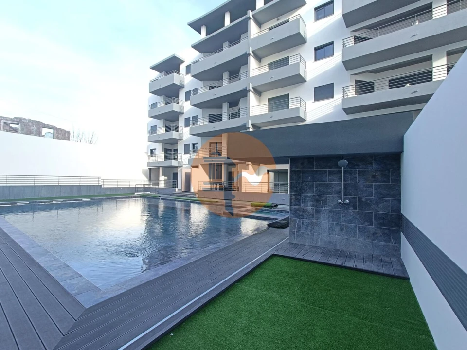 Apartamento T4 para Venda em Quelfes Foto 39