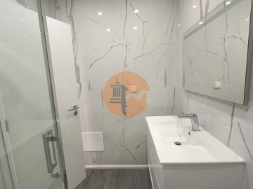 Apartamento T4 para Venda em Quelfes