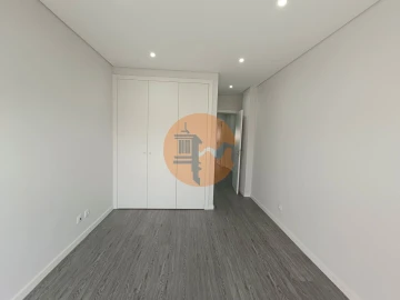 Apartamento T4 para Venda em Quelfes