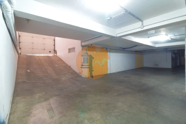 Garagem para Venda em Vila Real de Santo Antonio Foto 3