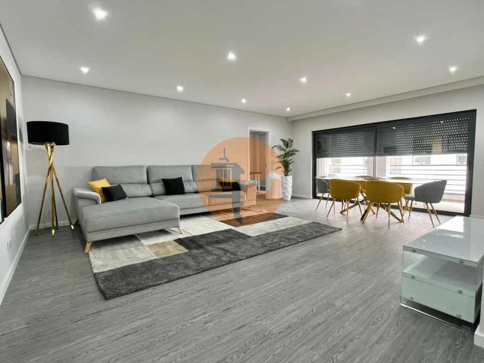 Apartamento T3 para Venda em Quelfes Foto 4