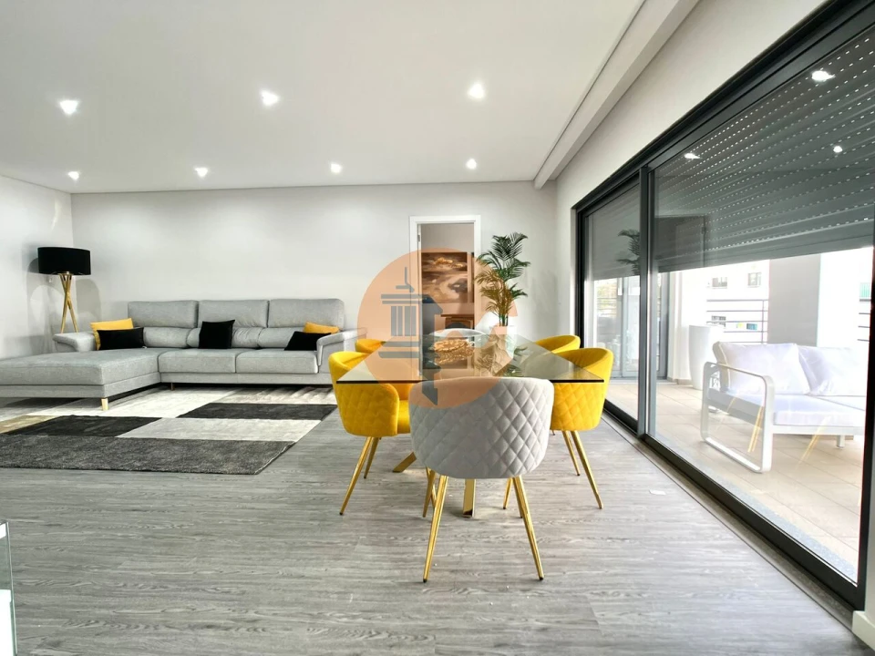 Apartamento T3 para Venda em Quelfes Foto 6
