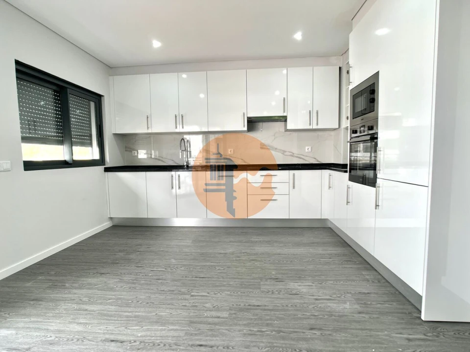 Apartamento T3 para Venda em Quelfes Foto 11