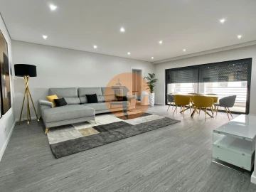 Apartamento T3 para Venda em Quelfes