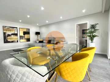 Apartamento T3 para Venda em Quelfes
