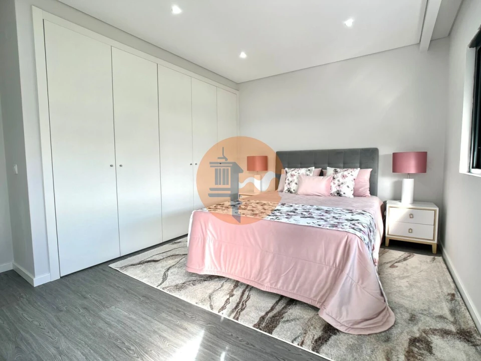 Apartamento T3 para Venda em Quelfes Foto 17