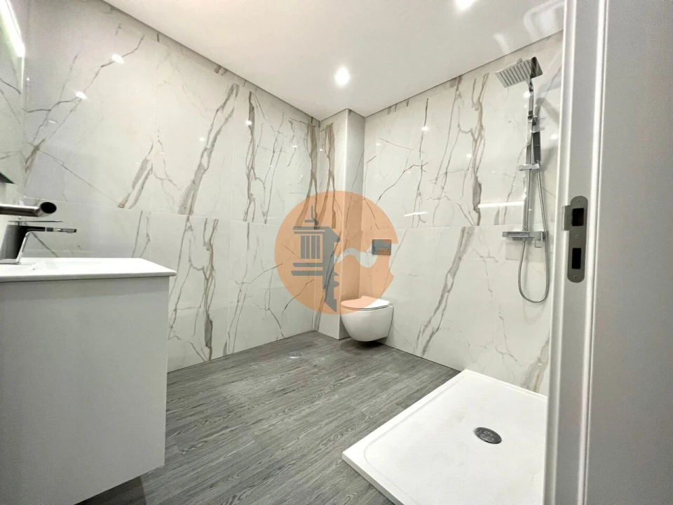 Apartamento T3 para Venda em Quelfes Foto 18