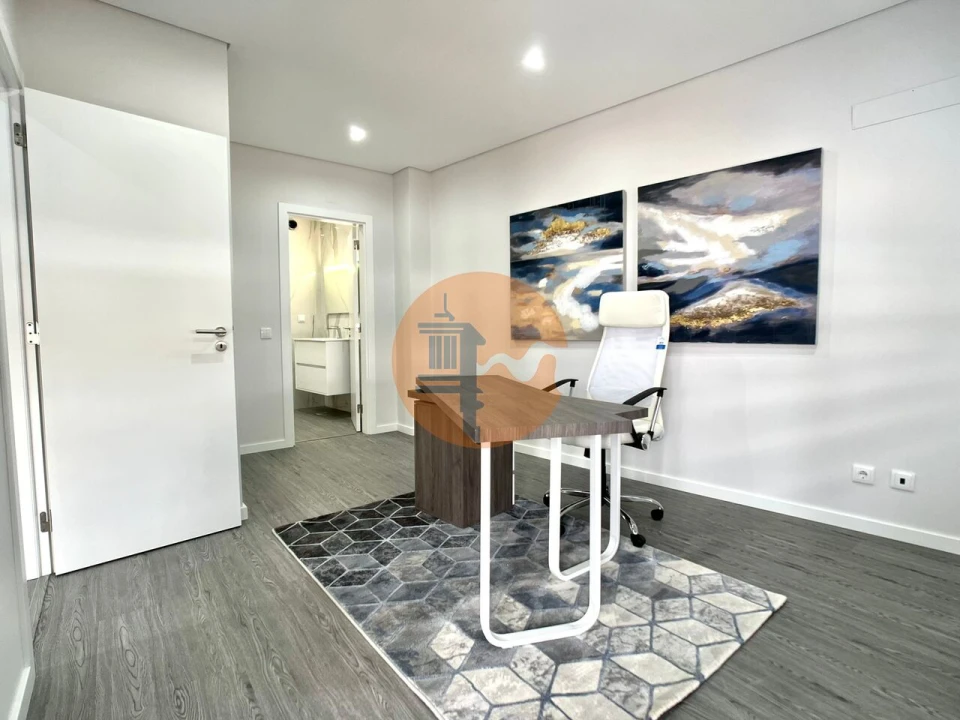 Apartamento T3 para Venda em Quelfes Foto 28