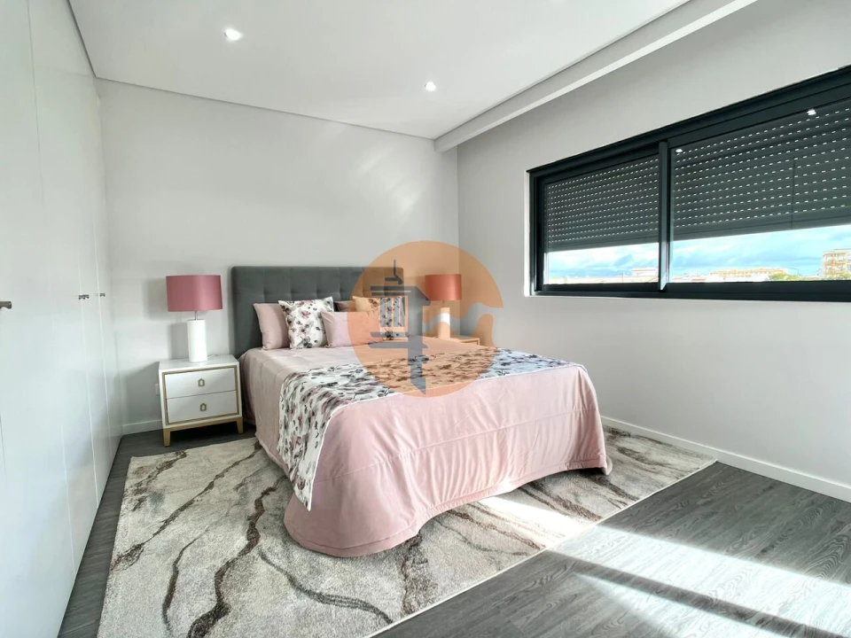 Apartamento T3 para Venda em Quelfes Foto 4