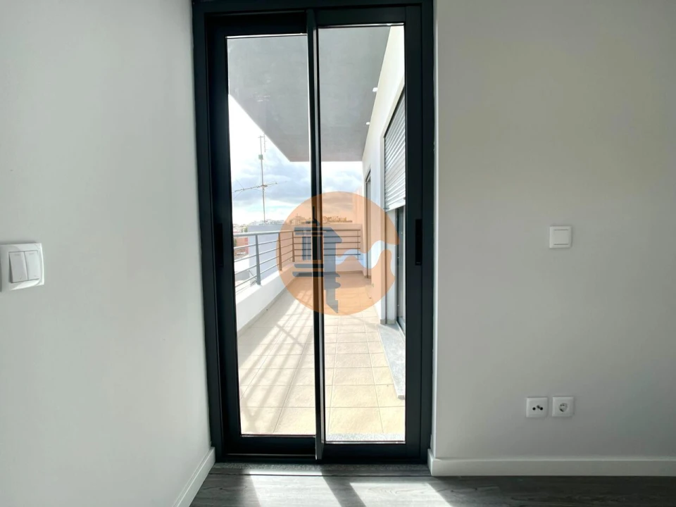 Apartamento T3 para Venda em Quelfes Foto 14