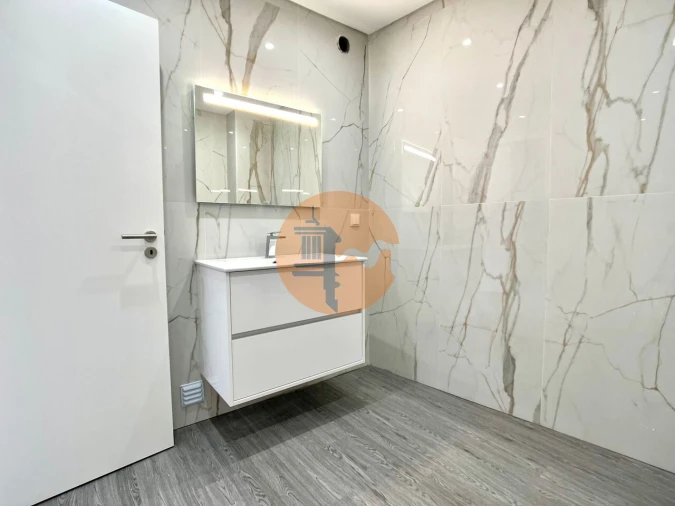 Apartamento T3 para Venda em Quelfes Foto 22