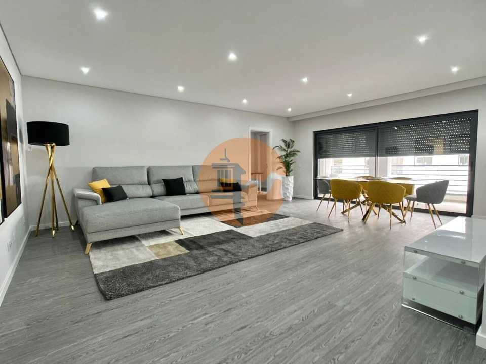 Apartamento T3 para Venda em Quelfes Foto 6