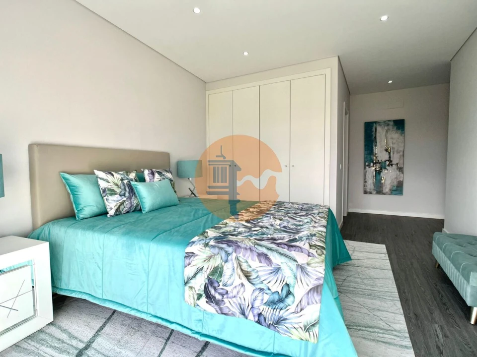 Apartamento T3 para Venda em Quelfes Foto 26