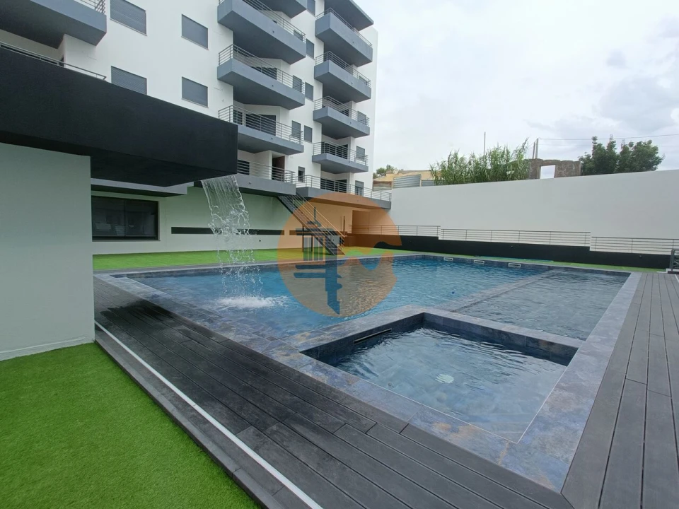 Apartamento T3 para Venda em Quelfes Foto 2
