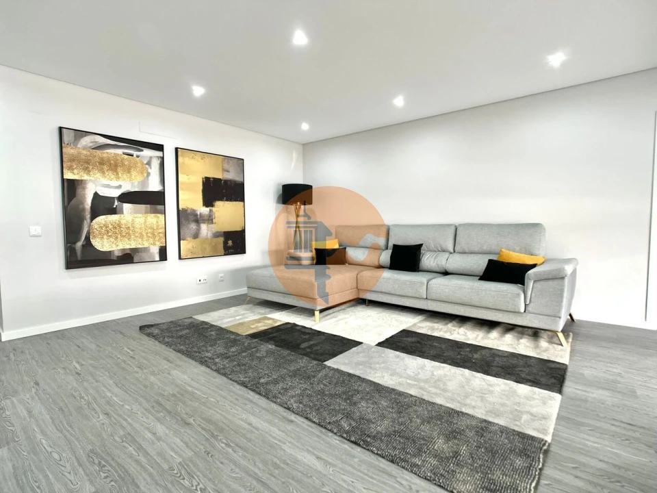 Apartamento T3 para Venda em Quelfes Foto 5