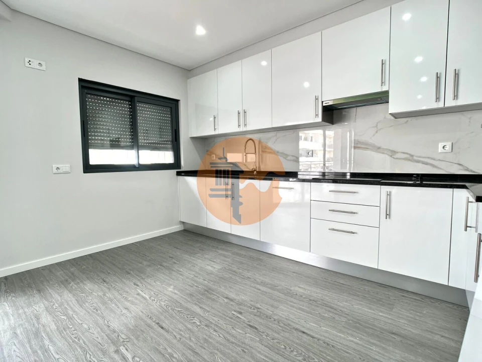 Apartamento T3 para Venda em Quelfes Foto 7