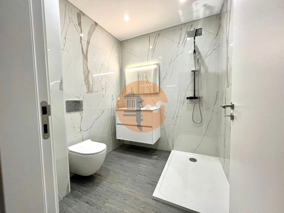 Apartamento T3 para Venda em Quelfes Foto 20