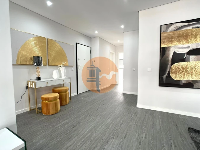Apartamento T3 para Venda em Quelfes Foto 14