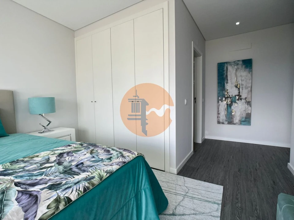 Apartamento T3 para Venda em Quelfes Foto 12