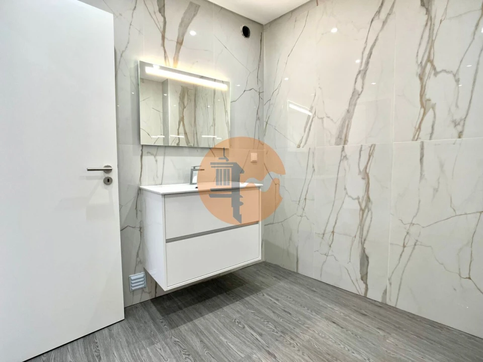 Apartamento T3 para Venda em Quelfes Foto 17