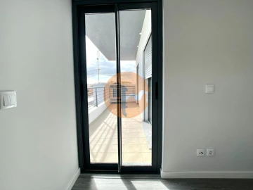 Apartamento T3 para Venda em Quelfes