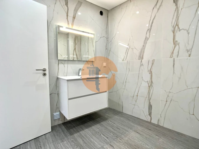 Apartamento T3 para Venda em Quelfes Foto 17