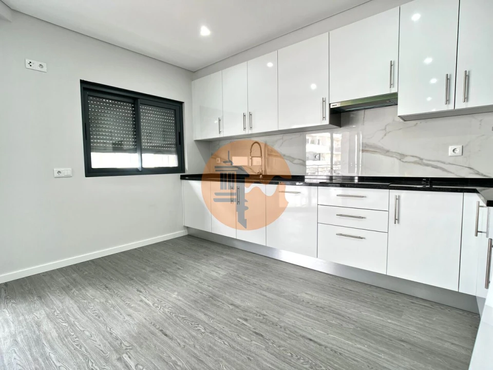 Apartamento T3 para Venda em Quelfes Foto 7