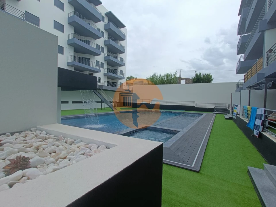 Apartamento T3 para Venda em Quelfes Foto 5