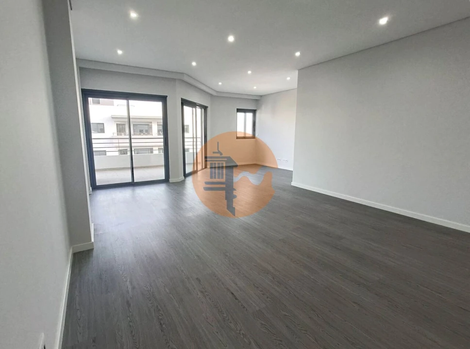 Apartamento T3 para Venda em Quelfes Foto 2