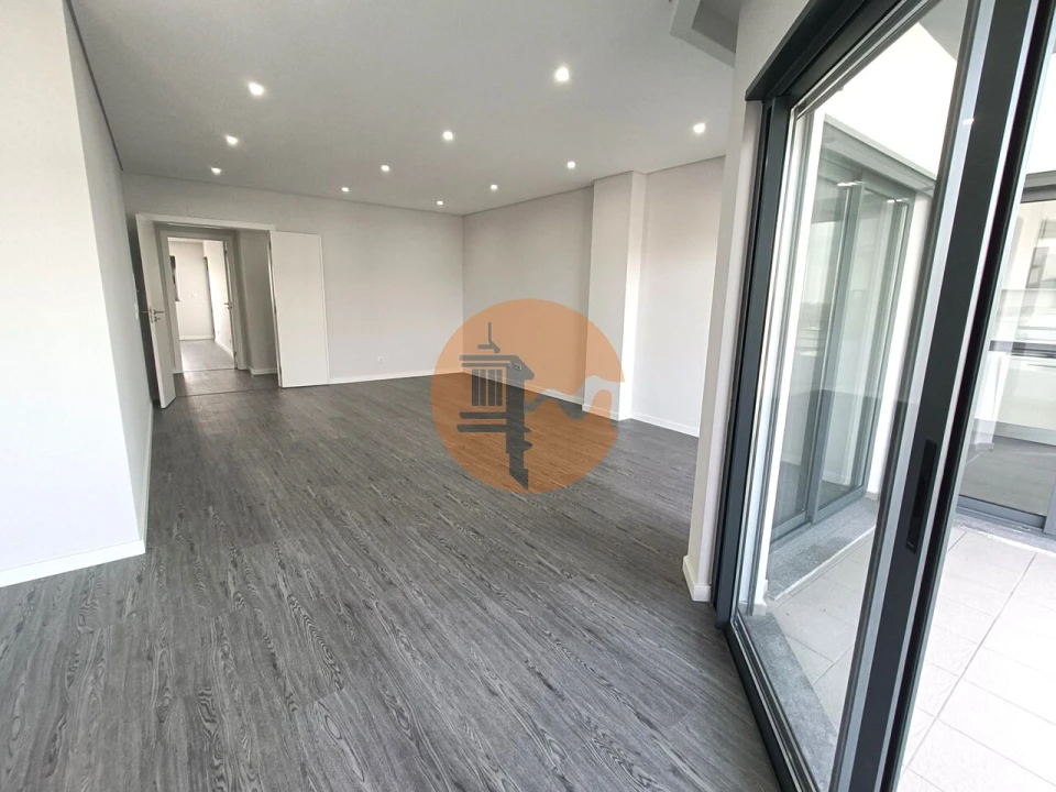 Apartamento T3 para Venda em Quelfes Foto 10