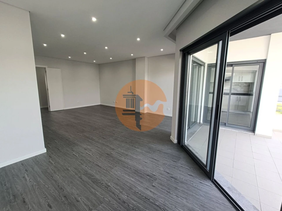 Apartamento T3 para Venda em Quelfes Foto 11