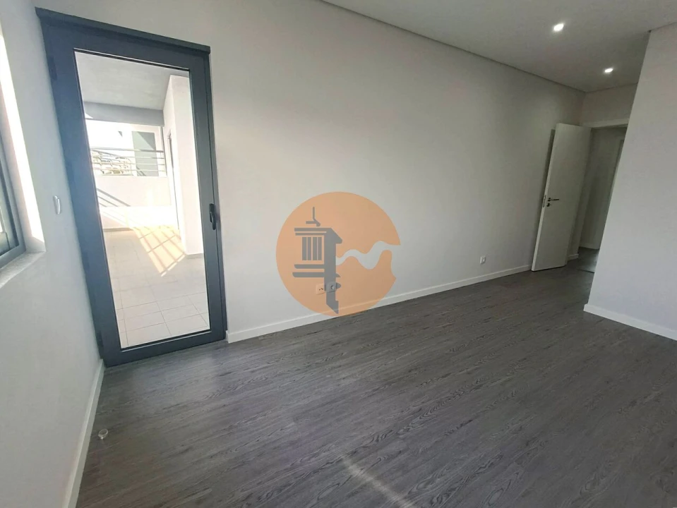 Apartamento T3 para Venda em Quelfes Foto 14