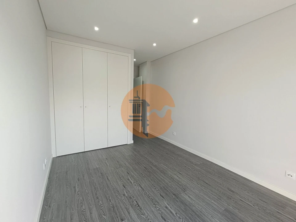 Apartamento T3 para Venda em Quelfes Foto 20