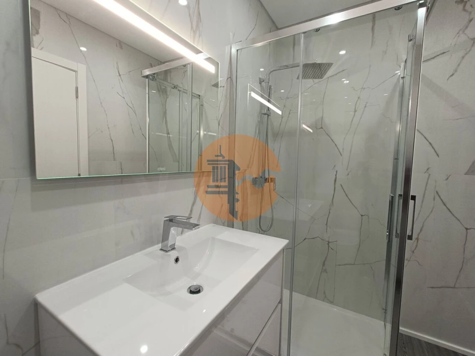 Apartamento T3 para Venda em Quelfes Foto 23