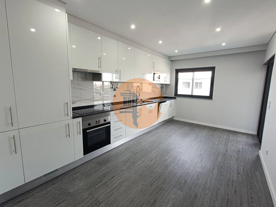 Apartamento T3 para Venda em Quelfes Foto 24