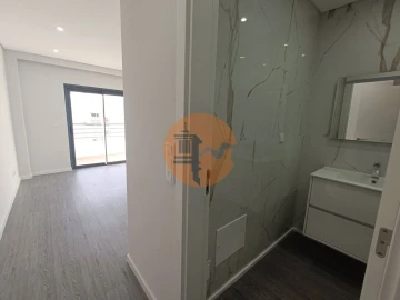 Apartamento T3 para Venda em Quelfes