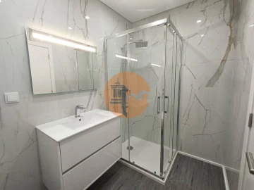 Apartamento T3 para Venda em Quelfes