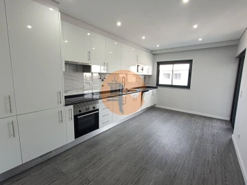 Apartamento T3 para Venda em Quelfes