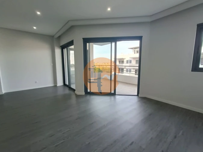Apartamento T3 para Venda em Quelfes Foto 8