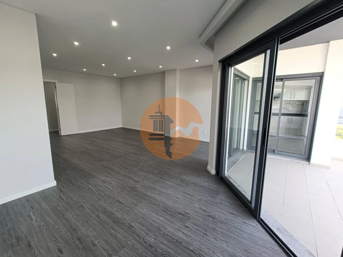 Apartamento T3 para Venda em Quelfes Foto 11