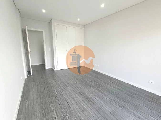 Apartamento T3 para Venda em Quelfes Foto 16
