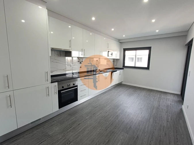 Apartamento T3 para Venda em Quelfes Foto 24