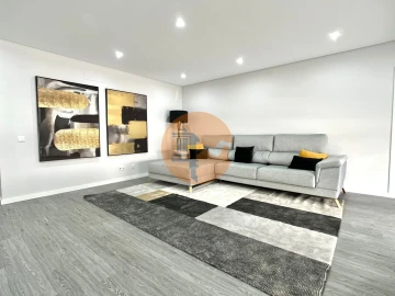 Apartamento T3 para Venda em Quelfes