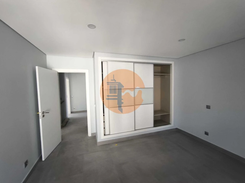 Moradia T5 para Venda em Castro Marim Foto 3
